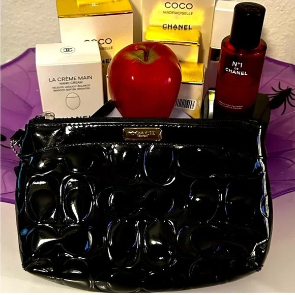 Coach Black Patent Leather Wristlet - Picture 3 of 6